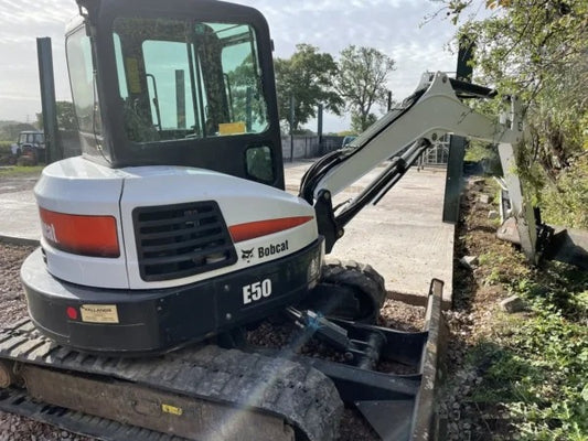 Bobcat E55 + 3 Schaufeln – 5,7-Tonnen-Minibagger