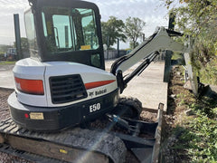 Bobcat E55 + 3 Schaufeln – 5,7-Tonnen-Minibagger